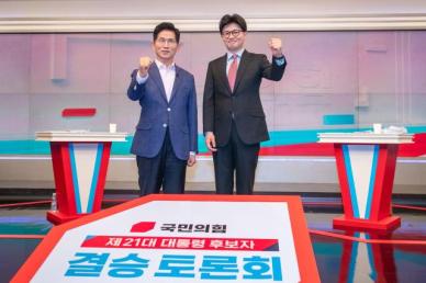 [포토] TV토론 앞서 포즈 취하는 김문수·한동훈 후보
