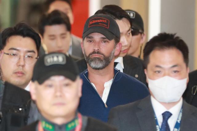 [포토] 출국하는 트럼프 주니어