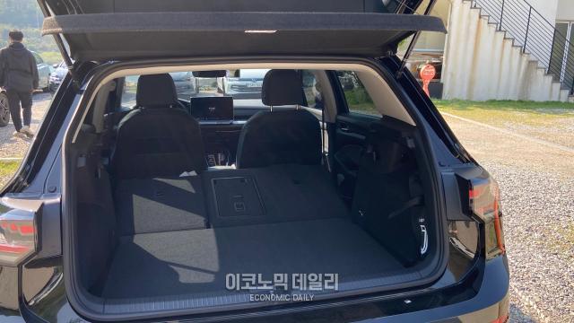 신형 골프 트렁크 공간사진김지영 기자