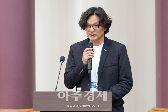 [포토] 사진진흥에 관한 법률 제정을 위한 국회 토론회 사회 보는 서석돌 교수
