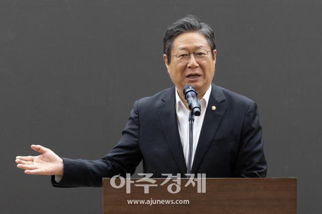 [포토] 사진진흥에 관한 법률 제정을 위한 국회 토론회 축사하는 황희 의원