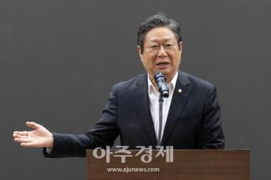 [포토] 사진진흥에 관한 법률 제정을 위한 국회 토론회 축사하는 황희 의원
