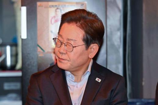 Supreme Court reverses acquittal of top presidential contender Lee Jae-myung