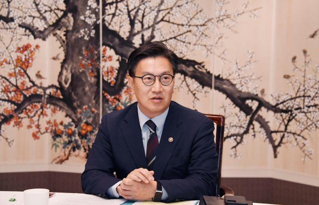 김범석 기획재정부 차관이 1일 정부서울청사에서 제3차 통상현안 관련 범정부 국내대응 전담반 회의에서 모두발언을 하고 있다 사진연합뉴스