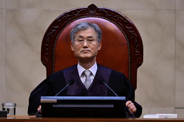 조희대 대법원장이 1일 오후 서울 서초구 대법원에서 이재명 더불어민주당 대선 후보의 공직선거법 위반 사건 상고심 선고를 위해 재판을 준비하고 있다 사진사진공동취재단