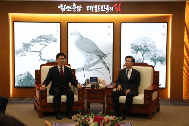 김문수, 충청권 시·도지사 만나 행정수도 세종 완성 
