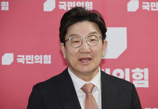 이재명 후보 상고심 선고 후 브리핑하는 권성동 원내대표
서울연합뉴스 박동주 기자 국민의힘 권성동 원내대표가 1일 서울 여의도 국회에서 더불어민주당 이재명 대선후보의 공직선거법 위반 혐의 사건에 관한 대법원 상고심 선고 후 브리핑하고 있다 202551
pdj6635ynacokr2025-05-01 154905
저작권자 ⓒ ㈜연합뉴스 무단 전재 재배포 금지 AI 학습 및 활용 금지저작권자 ⓒ ㈜연합뉴스 무단 전재 재배포 금지 AI 학습 및 활용 금지
