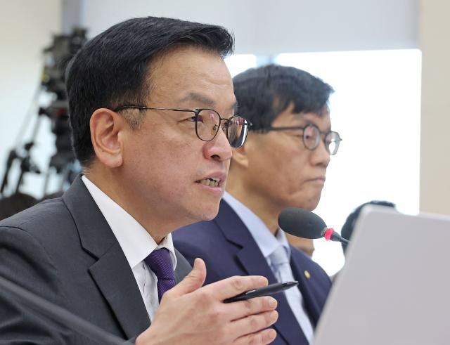 현안 보고하는 최상목 부총리
서울연합뉴스 류영석 기자 최상목 경제부총리 겸 기획재정부 장관이 30일 서울 국회에서 열린 기획재정위원회 전체회의에서 현안보고를 하고 있다 2025430
ondolynacokr2025-04-30 113459
저작권자 ⓒ ㈜연합뉴스 무단 전재 재배포 금지 AI 학습 및 활용 금지저작권자 ⓒ ㈜연합뉴스 무단 전재 재배포 금지 AI 학습 및 활용 금지