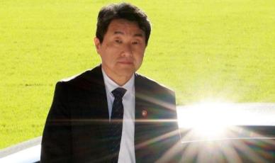 이주호 대통령 권한대행 첫 출근길…공정 선거 관리 중점, 국회와 소통할 것