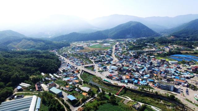 육군 15사단이 지난해 5월 3일 ‘격오지 사단의무부대 민간개방 시범사업’으로개원한 승리 의원 사진은 승리의원이 있는사내면 전경사진화천군