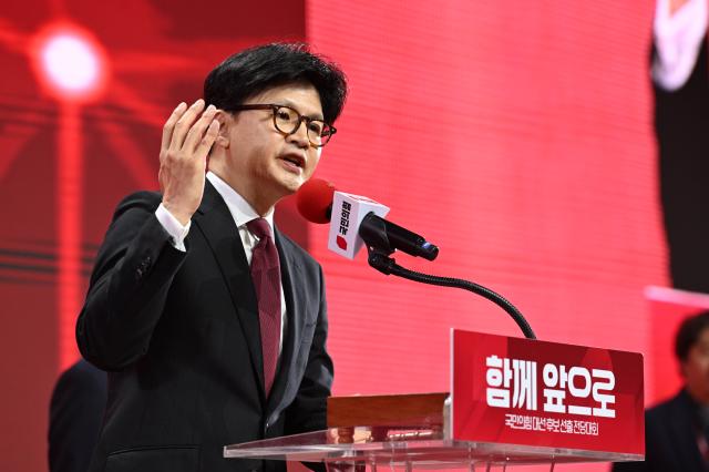 3일 경기 고양시 킨텍스에서 열린 국민의힘 전당대회에서 국민의힘 대선 후보로 김문수 후보가 선출된 가운데 한동훈 후보가 승복 연설을 하고 있다 사진연합뉴스