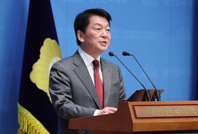 국민의힘 안철수 의원이 27일 서울 여의도 국회 소통관에서 국민께 드리는 호소문을 발표하고 있다 사진연합뉴스