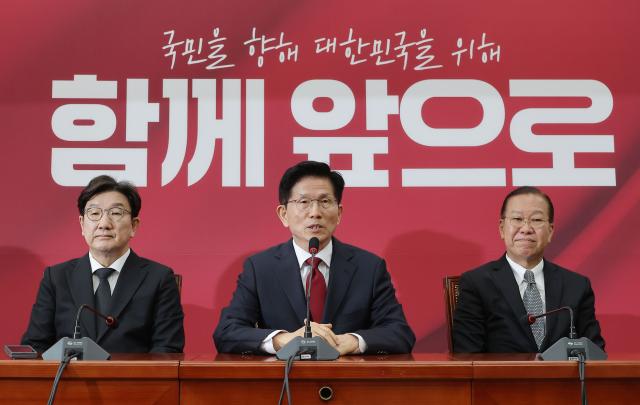 국민의힘 김문수 대선 후보가 4일 국회에서 열린 당 선거대책위원회 회의에서 발언하고 있다 사진연합뉴스