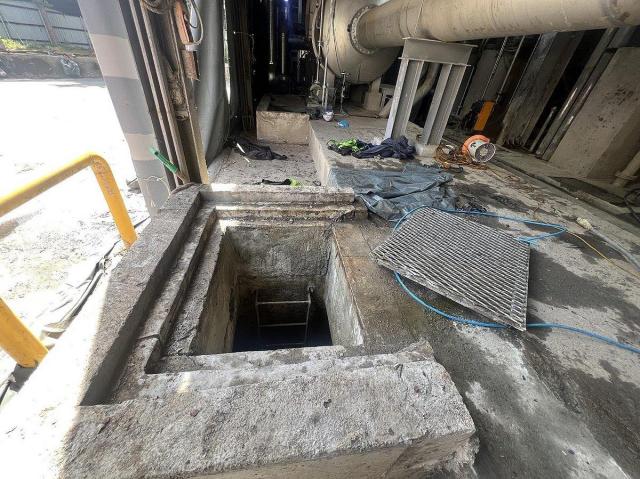 Two dead from suspected gas poisoning at paper factory manhole in Jeonju