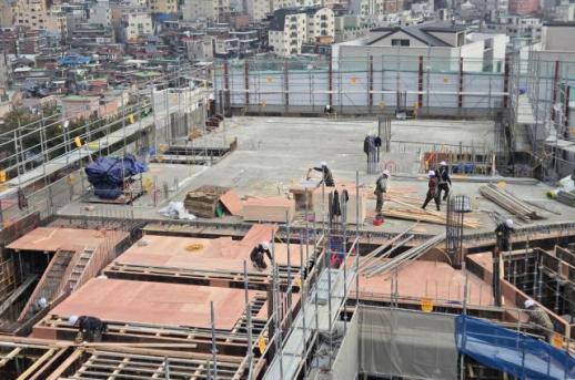 韩国建筑业寒冬来袭 去年申请停业企业数量创新高