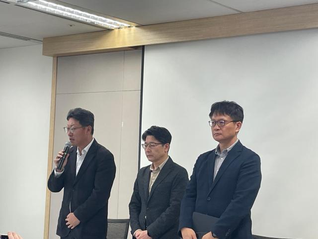 김희섭왼쪽부터 SKT PR 센터장 임봉호 MNO 사업부장 류정환 네트워크 인프라 센터장 사진최연재 기자