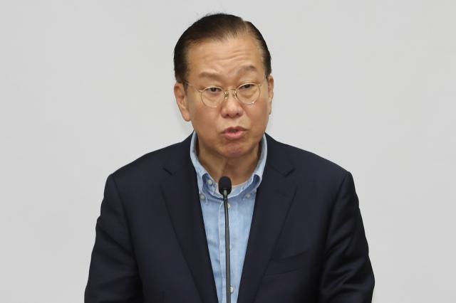 권영세 국민의힘 비상대책위원장이 6일 서울 여의도 국회에서 열린 의원총회에서 후보 단일화를 촉구하고 있다 사진연합뉴스