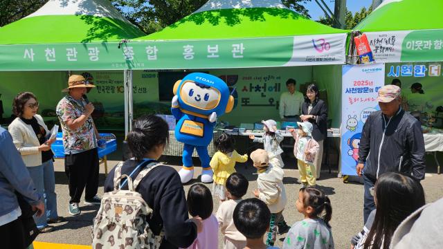5월 1일부터 4일까지 열린 제27회 사천와룡문화제에서 사천시 관광정책과는 사천관광 종합 홍보관을 운영했다사진사천시