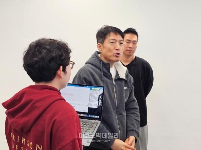 김석환 위믹스 재단 대표는 지난 3일 긴급 기자간담회를 열고 디지털자산거래소 공동협의체DAXA 닥사의 결정을 도저히 납득할 수 없는 명백한 재량권 남용이라고 강하게 비판하며 정면 반박에 나섰다사진선재관 기자