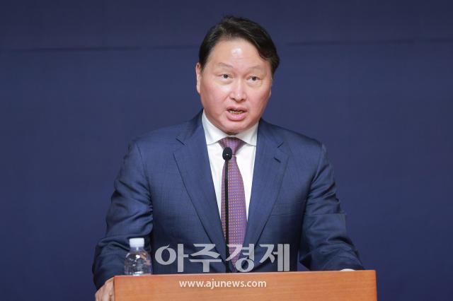 SK崔泰源会長、SKTハッキングに関する記者会見に出席…「国民に謝罪」