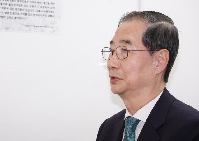 한덕수 무소속 대선 예비후보가 지난 5일 서울 종로구 한 식당에서 열린 손학규 전 바른미래당 대표와의 만찬 회동에서 발언하고 있다 사진연합뉴스