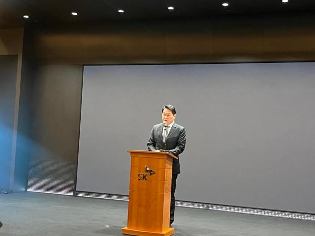 SK集团会长崔泰源就用户手机卡信息泄露事件向国民道歉