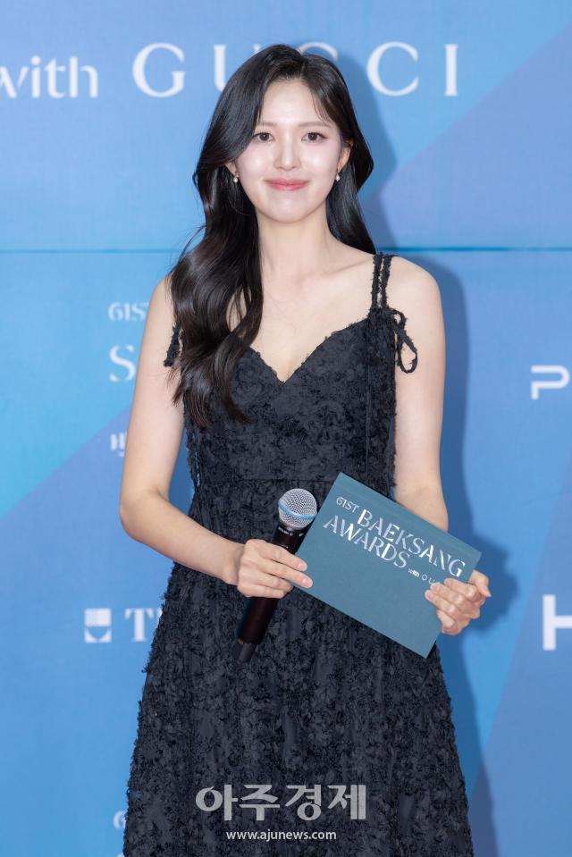 [포토] 포즈 취하는 ​​​​​​​김하은 JTBC 아나운서 (백상예술대상 레드카펫)
