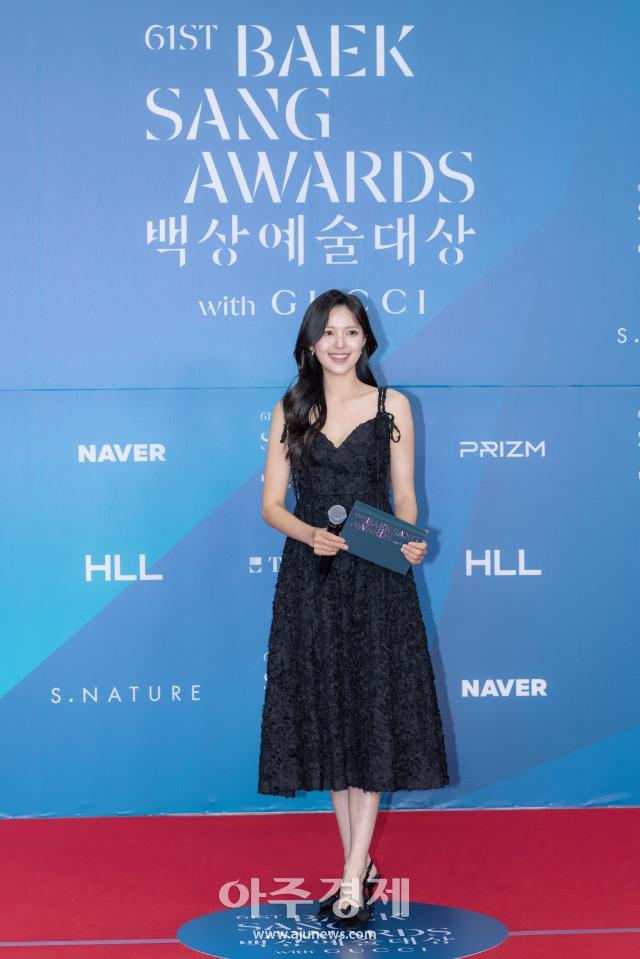 [포토] 김하은 아나운서, 백상예술대상 레드카펫 시작합니다