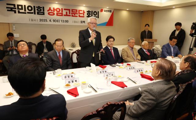 국민의힘 상임고문단이 지난 9일 서울 여의도의 한 식당에서 상임고문단 회의를 열었다 사진연합뉴스