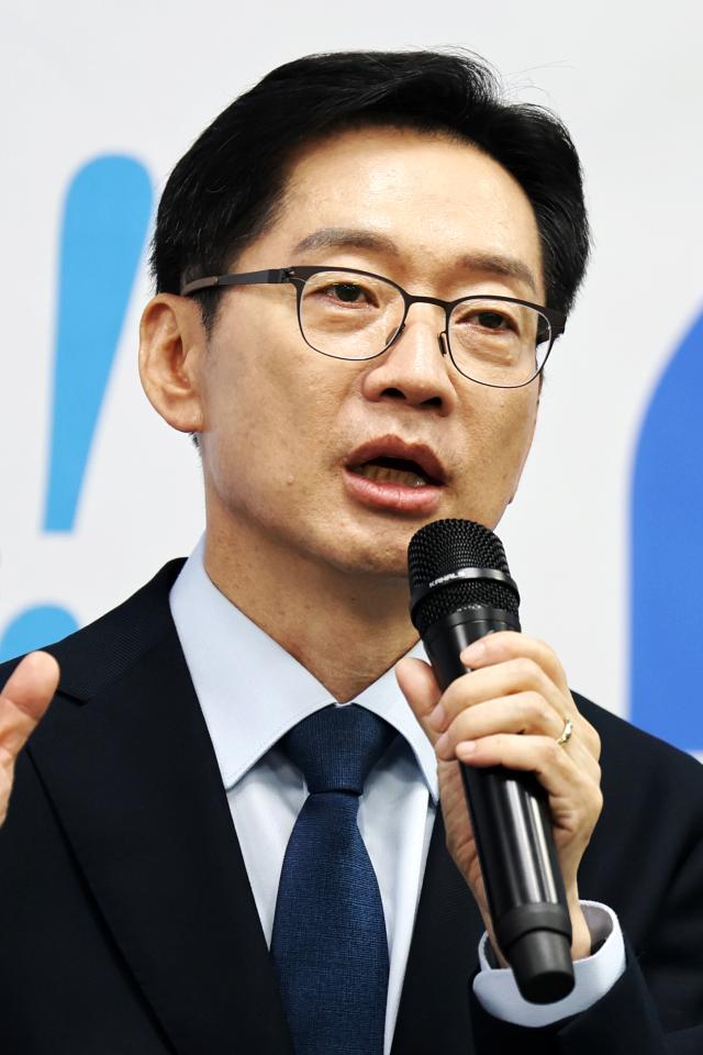 김경수 더불어민주당 대선 경선 후보가 지난 22일 오후 광주 서구 민주당 광주시당에서 열린 지역 당원과의 간담회에서 발언하고 있다 사진연합뉴스