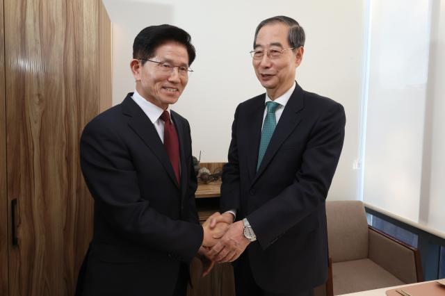 Kim Moon-soo and Han Duck-soo fail to reach agreement in unification talks
