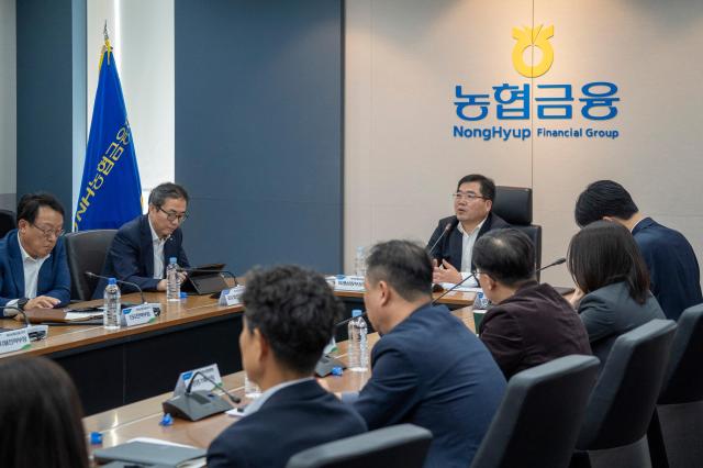 조정래 NH농협금융지주 부사장이 8일 서울 중구 본사에서 글로벌전략협의회를 주재하고 있다 사진NH농협금융