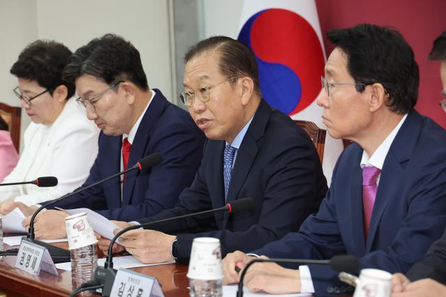 권영세 국민의힘 비상대책위원장이 8일 국회에서 열린 비상대책위원회의에서 발언하고 있다 사진연합뉴스