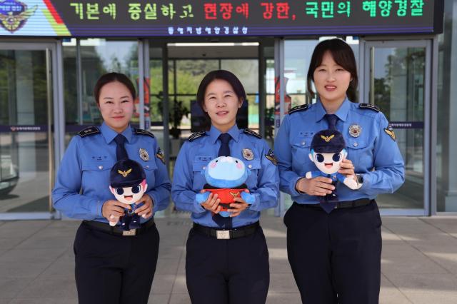 동해바다를 품은 동해해경청 3인방 어머니 리더십왼쪽부터 보안계장 경감 박재영 해양안전계장 경정 신지연 상황총괄계장 경감 차지현 사진동해해경청