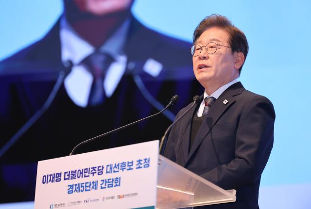 Lee Jae-myung courts business leaders, pledging support for growth
