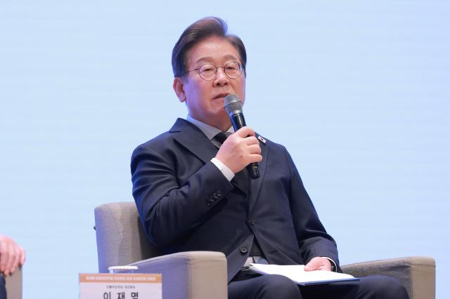 이재명 더불어민주당 대선후보가 8일 오전 서울 중구 대한상공회의소에서 이재명 더불어민주당 대선후보 초청 경제5단체 간담회에서 단체장들의 정책 제언에 답하고 있다 20250508사진유대길 기자 dbeorlf123ajunewscom