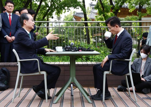 Kim and Han clash over timing, legitimacy in second unification talks