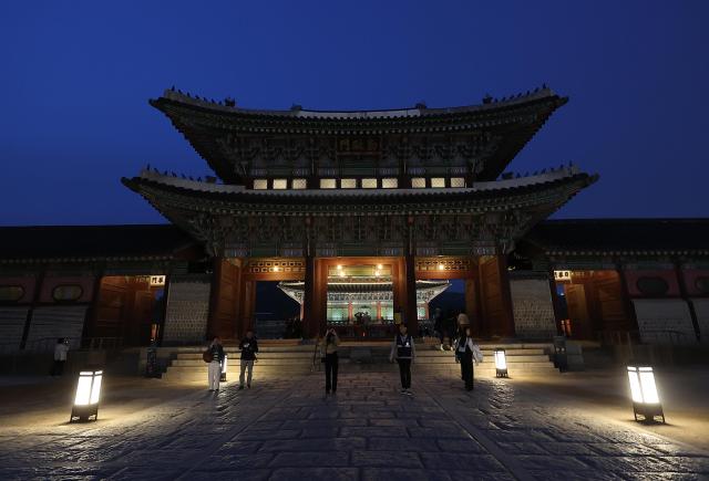 근정문