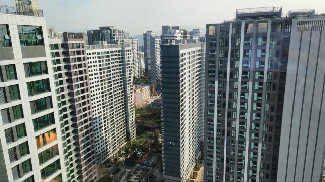 서울 강동구 올림픽파크포레온 35층 스카이라운지에서 바라본 단지 전경 사진조현미 기자