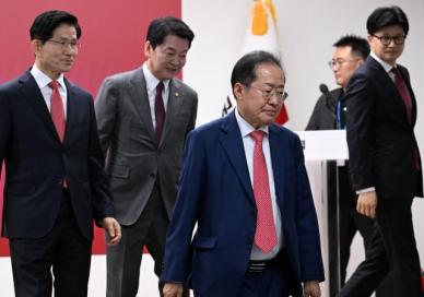 김문수, 선대위 상임선대위원장에 홍준표 임명…정계 은퇴 번복