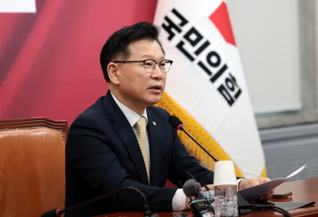 이양수 국민의힘 사무총장이 9일 서울 여의도 국회에서 열린 긴급 기자간담회에서 국민의힘 김문수 대선 후보와 무소속 한덕수 대선 예비후보의 단일화 등 현안에 대해 발언하고 있다 사진연합뉴스