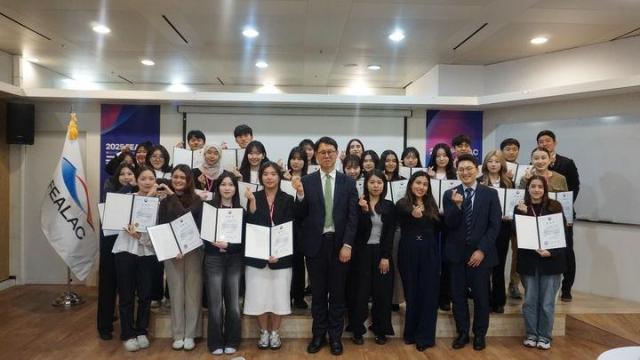외교부는 9일 서울 종로구 외교부 청사에서 2025년 동아시아-라틴아메리카 협력포럼FEALAC Forum for East Asia-Latin America Cooperation 국민대표단 발대식을 개최했다 사진외교부