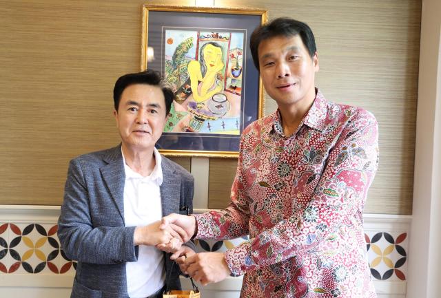 김태흠 지사왼쪽 싱가포르 대사 접견 모습사진충남도