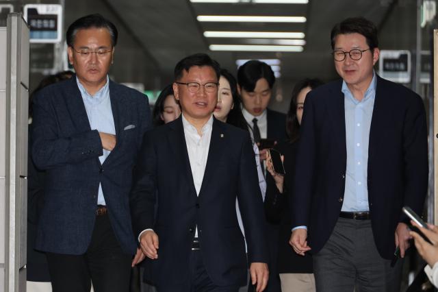 단일화 협상 참석하는 이양수 사무총장 사진연합뉴스