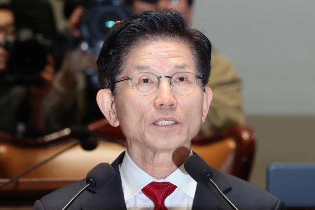 국민의힘 대선 후보 교체…김문수, 단독 등록 강행