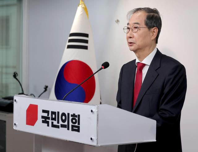 한덕수 대선 예비후보가 10일 서울 여의도 국민의힘 중앙당사에서 긴급 기자회견을 하고 있다 사진연합뉴스