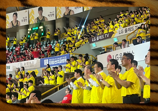 창원특례시는 9일 장금용 권한대행이 챔프전 3차전에서 현장 응원을 했다고 밝혔다사진창원시