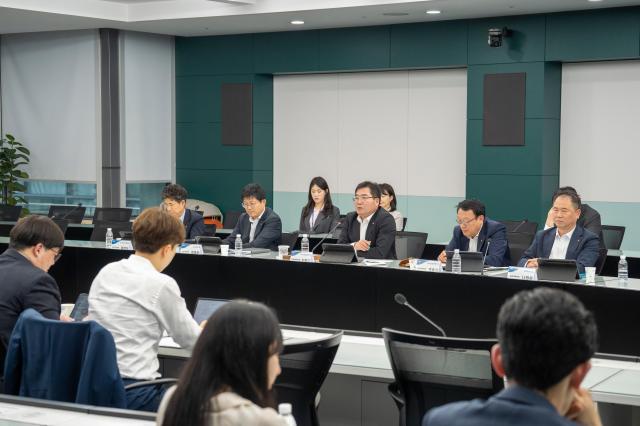 농협금융은 9일 서울 중구 소재 본사에서 조정래 부사장 주재로 2025년 제1차 농협금융 ESG추진협의회를 개최했다 사진농협금융