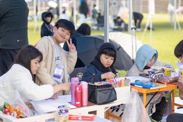 지난 10일 전주에서 열린 제27회 자연사랑 파란마음 그림축제에서 참가자들이 그림을 그리고 있다 사진삼양그룹