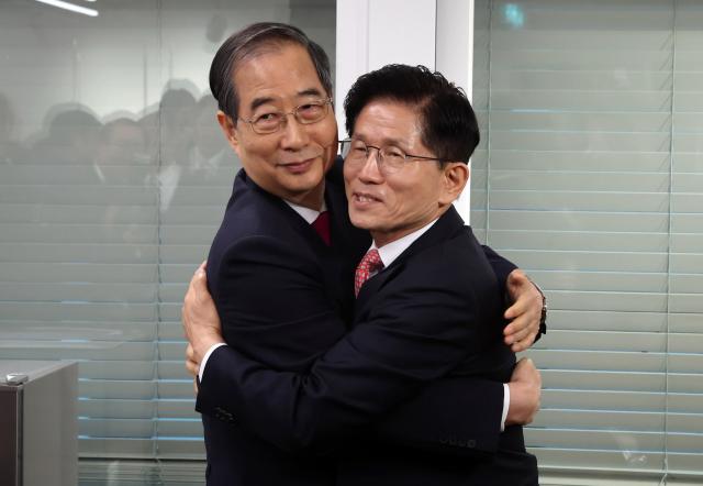 金文洙党内翻盘成最终候选人 韩德洙落败无缘大选